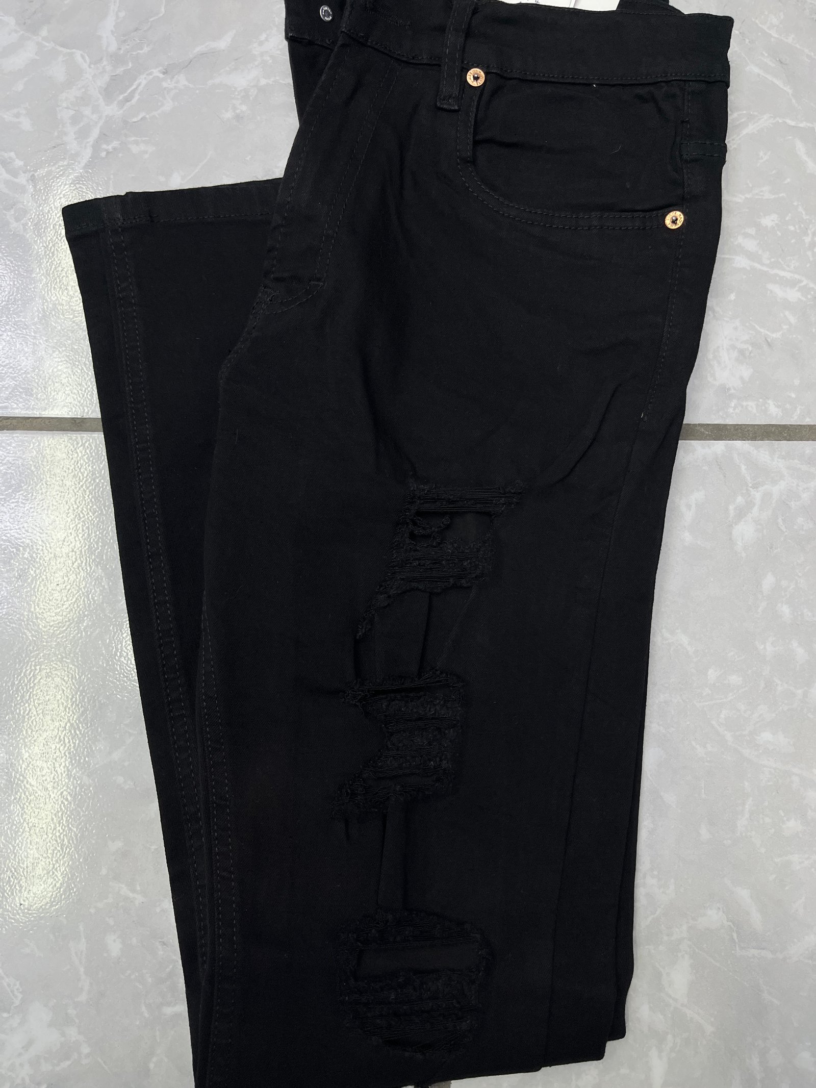 Pantalón Rasgado 